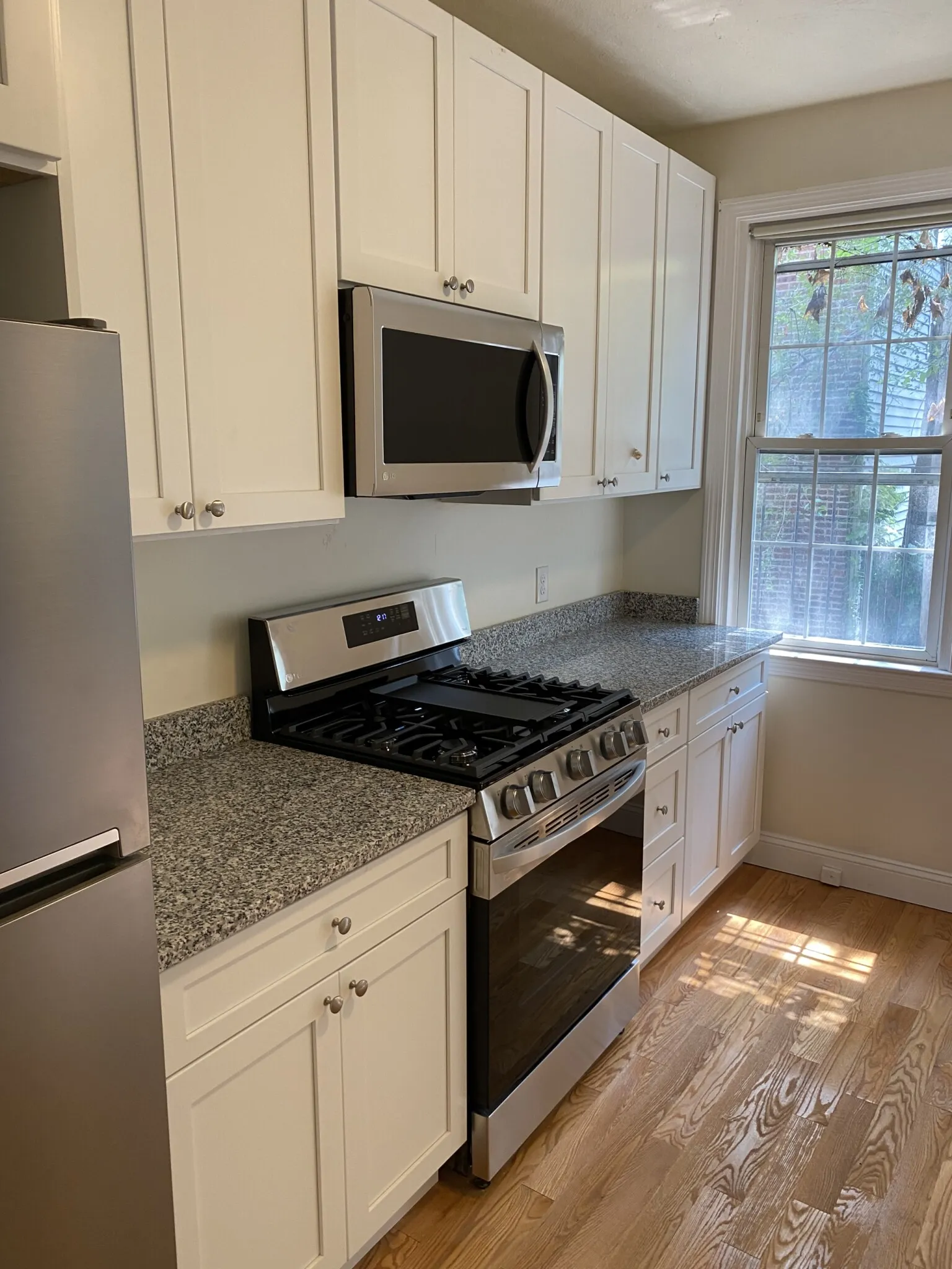 Studio bed, 1 bath apartment for rent at 83 Bolton St Unit 1, South Boston — photo 2 of 9