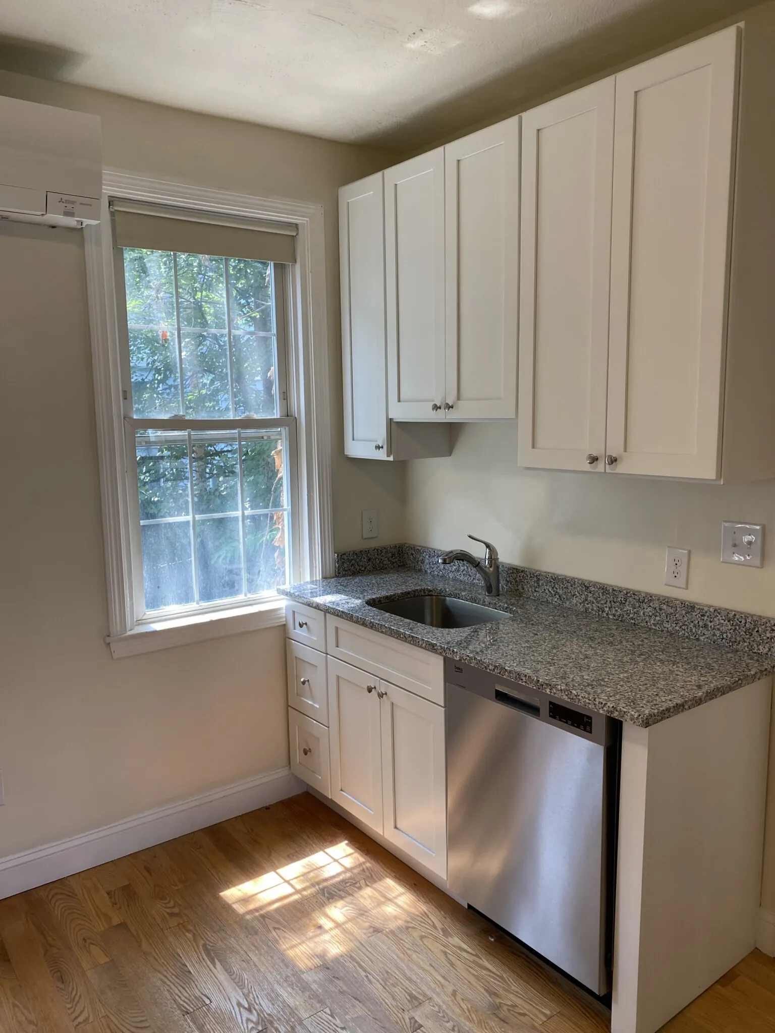 Studio bed, 1 bath apartment for rent at 83 Bolton St Unit 1, South Boston — photo 3 of 9