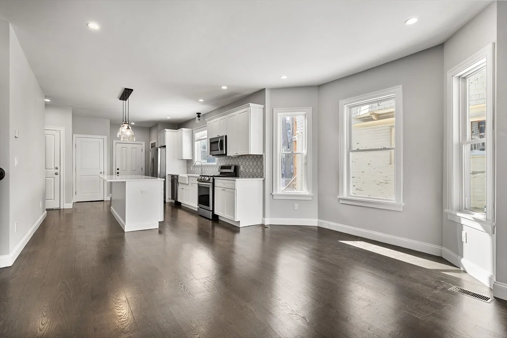 3 bed, 3 bath apartment for rent at 83 Centre St Unit 1, Dorchester — photo 2 of 20
