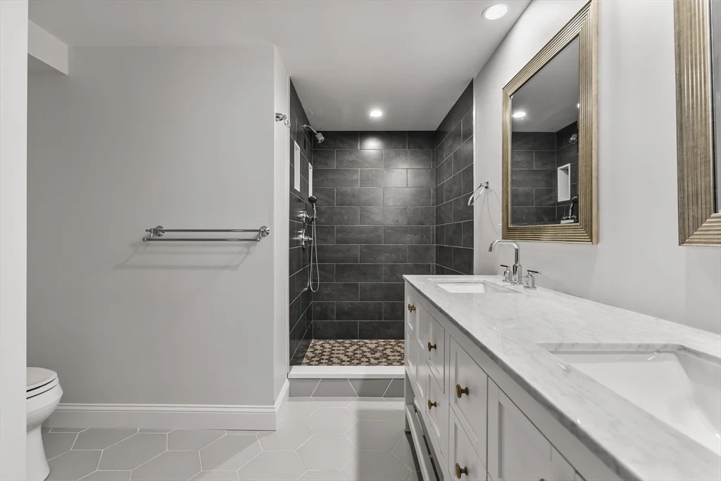 3 bed, 3 bath apartment for rent at 83 Centre St Unit 1, Dorchester — photo 11 of 20