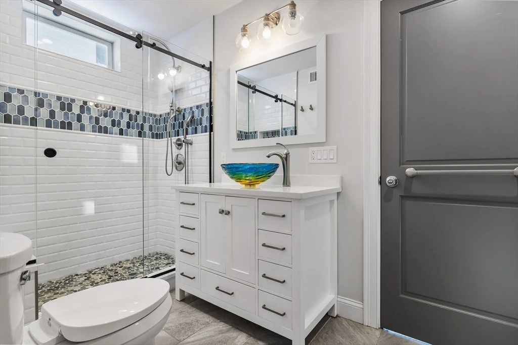 3 bed, 3 bath apartment for rent at 83 Centre St Unit 1, Dorchester — photo 17 of 20