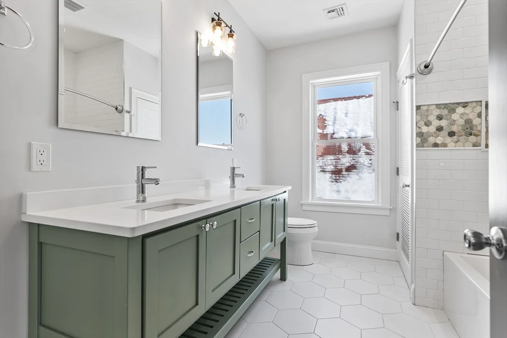4 bed, 3 bath apartment for rent at 83 Centre St Unit 2, Dorchester — photo 15 of 27