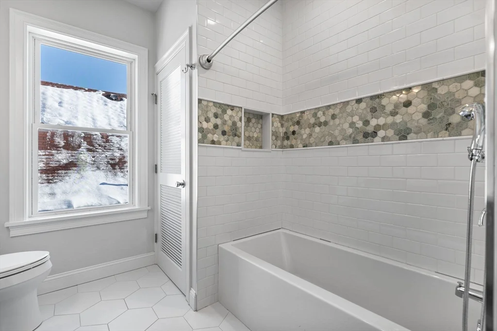 4 bed, 3 bath apartment for rent at 83 Centre St Unit 2, Dorchester — photo 16 of 27