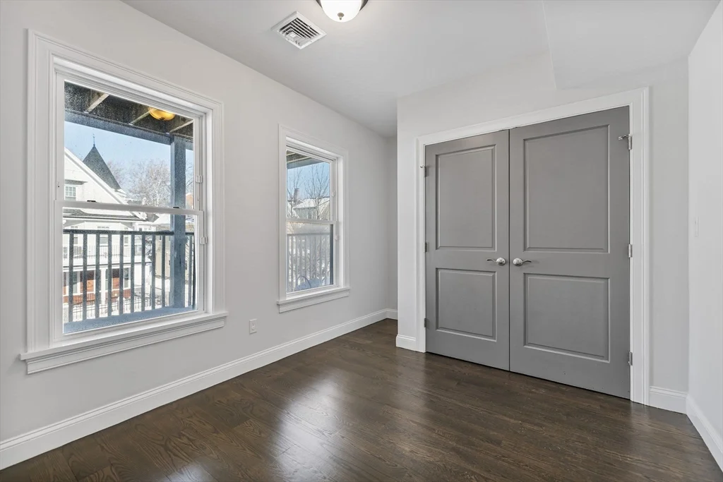 4 bed, 3 bath apartment for rent at 83 Centre St Unit 2, Dorchester — photo 6 of 27