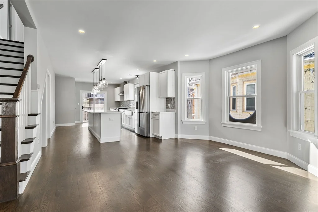 4 bed, 3 bath apartment for rent at 83 Centre St Unit 2, Dorchester — photo 2 of 27