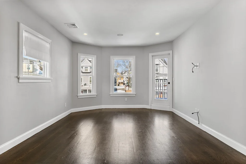 4 bed, 3 bath apartment for rent at 83 Centre St Unit 2, Dorchester — photo 4 of 27