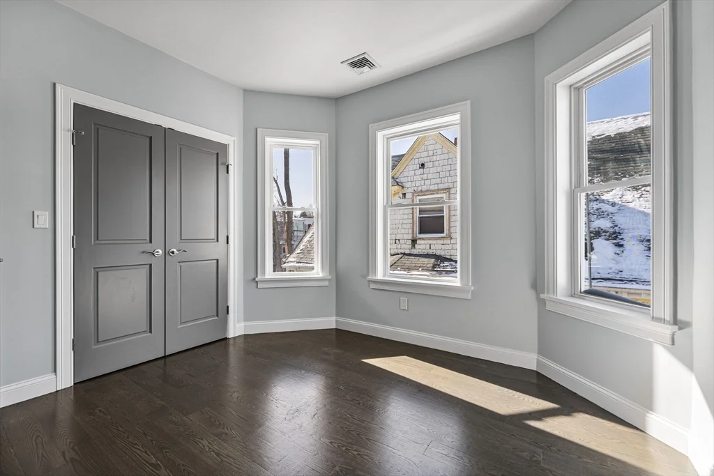 4 bed, 3 bath apartment for rent at 83 Centre St Unit 2, Dorchester — photo 19 of 27