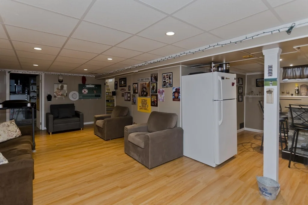 3 bed, 1 bath apartment for rent at 83 Chalmers St, Springfield — photo 12 of 21