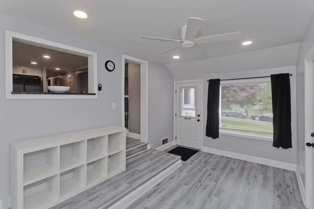 3 bed, 1 bath apartment for rent at 83 Chalmers St, Springfield — photo 9 of 21