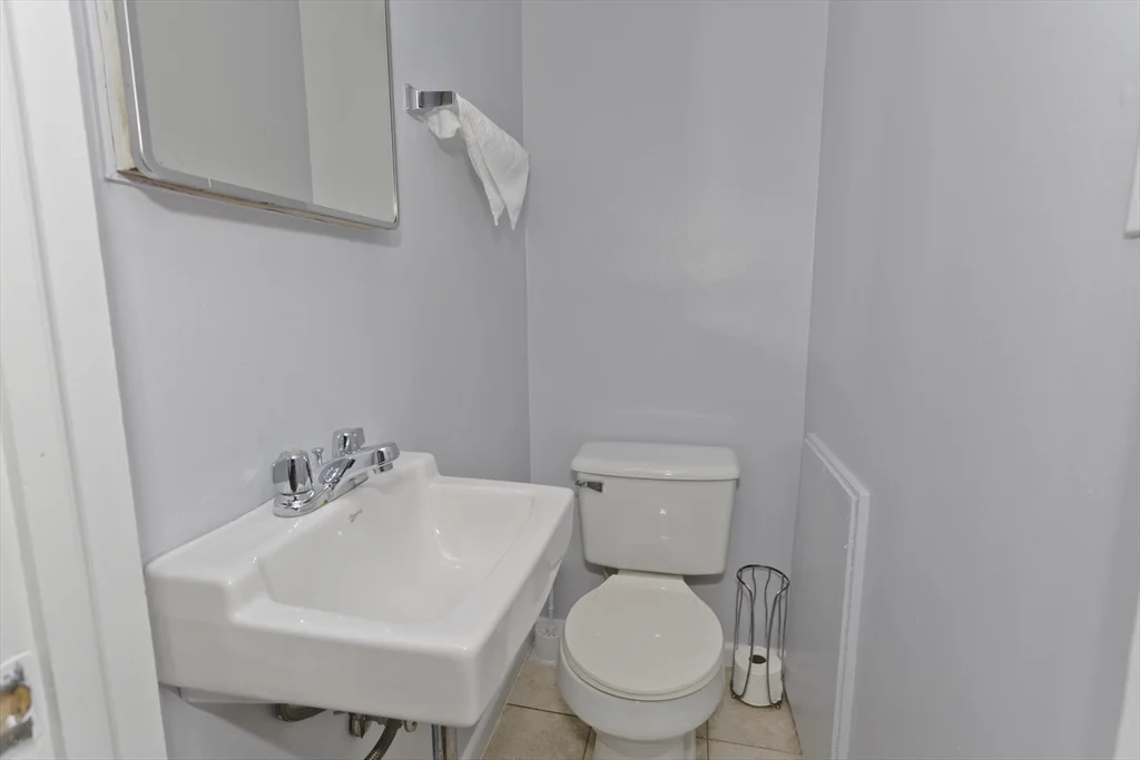 3 bed, 1 bath apartment for rent at 83 Chalmers St, Springfield — photo 18 of 21