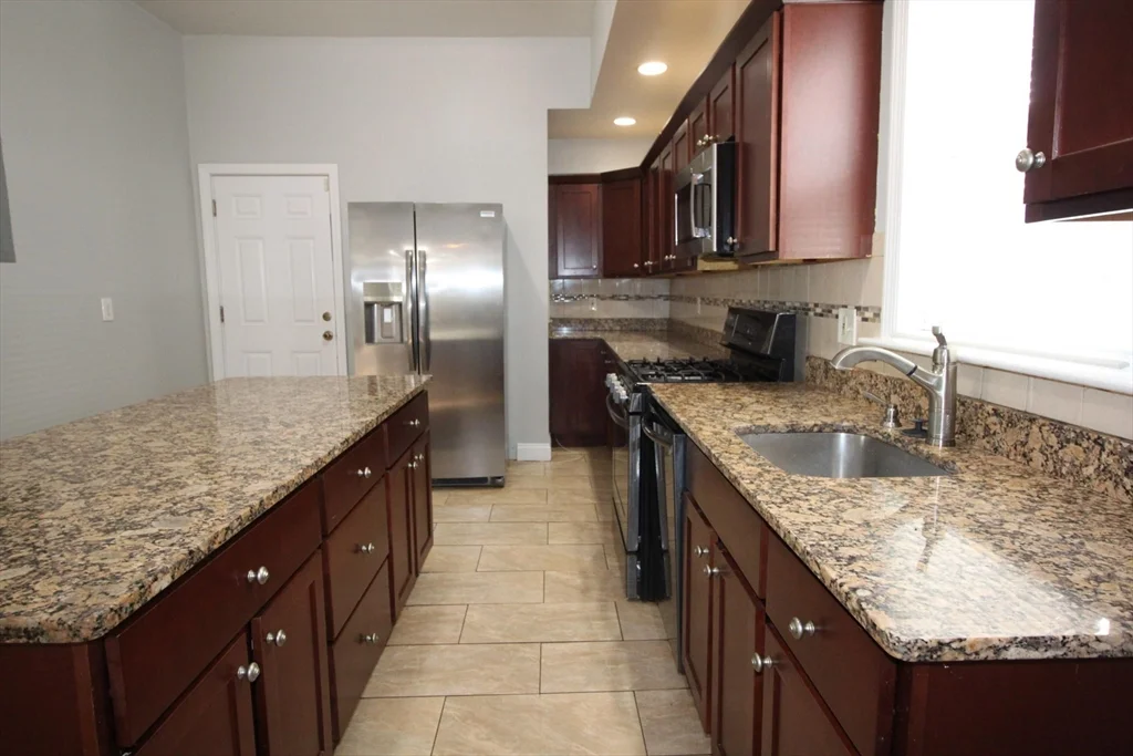 2 bed, 2 bath apartment for rent at 83 Devon St Unit 1, Dorchester — photo 2 of 21