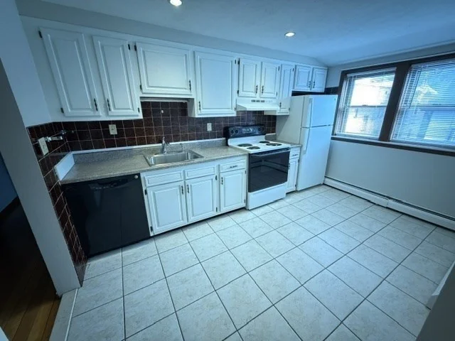 3 bed, 1 bath apartment for rent at 83 Elm St Unit 4, Union Hill — photo 9 of 13