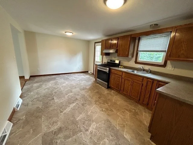3 bed, 1 bath apartment for rent at 83 Emmet Unit 83, Brockton — photo 9 of 25