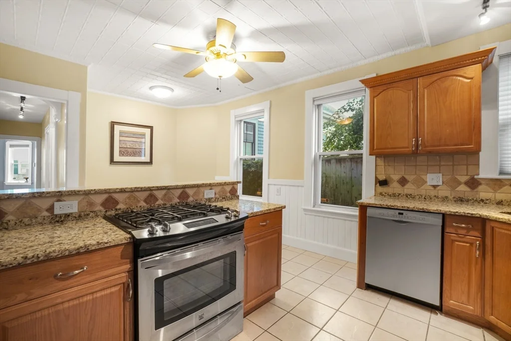 3 bed, 1 bath apartment for rent at 83 Green Unit 1, Dorchester — photo 4 of 21