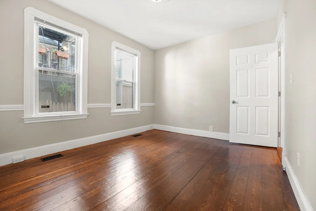 3 bed, 1 bath apartment for rent at 83 Green Unit 1, Dorchester — photo 18 of 21