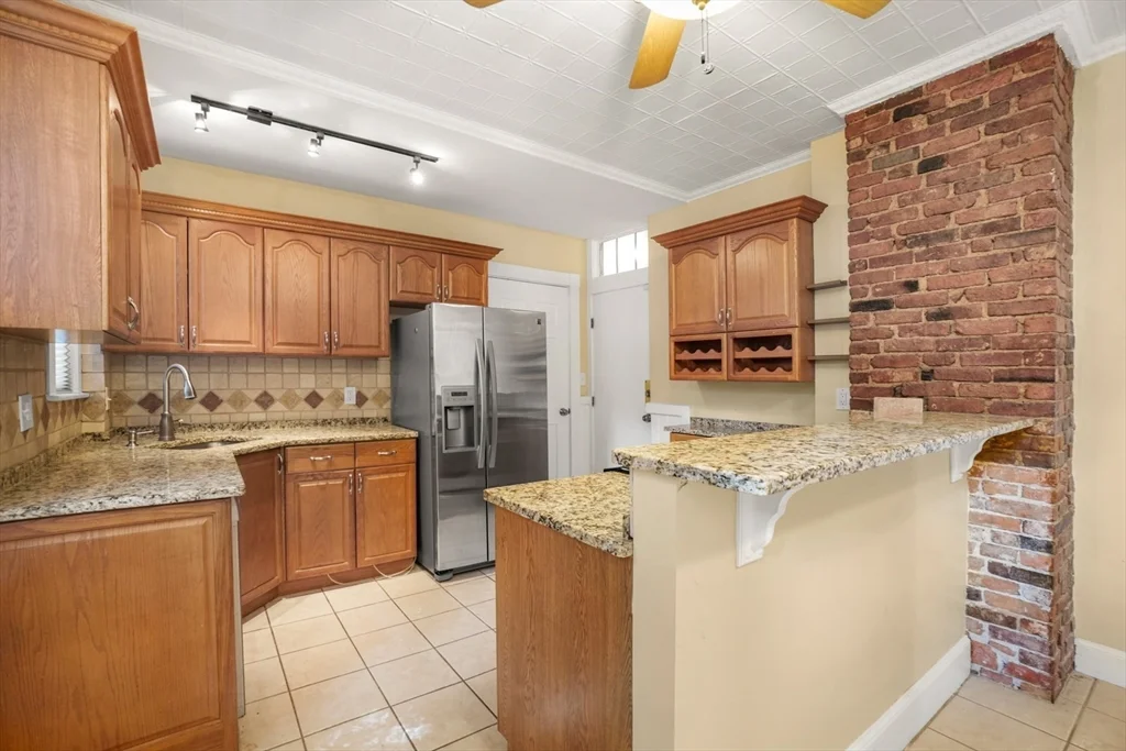 3 bed, 1 bath apartment for rent at 83 Green Unit 1, Dorchester — photo 6 of 21