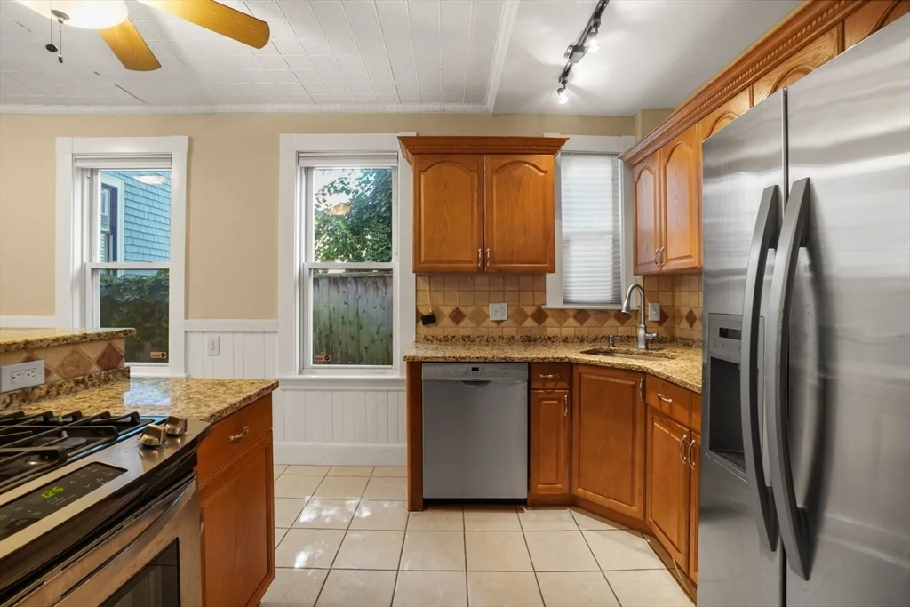 3 bed, 1 bath apartment for rent at 83 Green Unit 1, Dorchester — photo 5 of 21