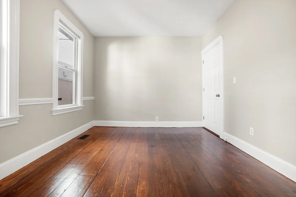 3 bed, 1 bath apartment for rent at 83 Green Unit 1, Dorchester — photo 19 of 21