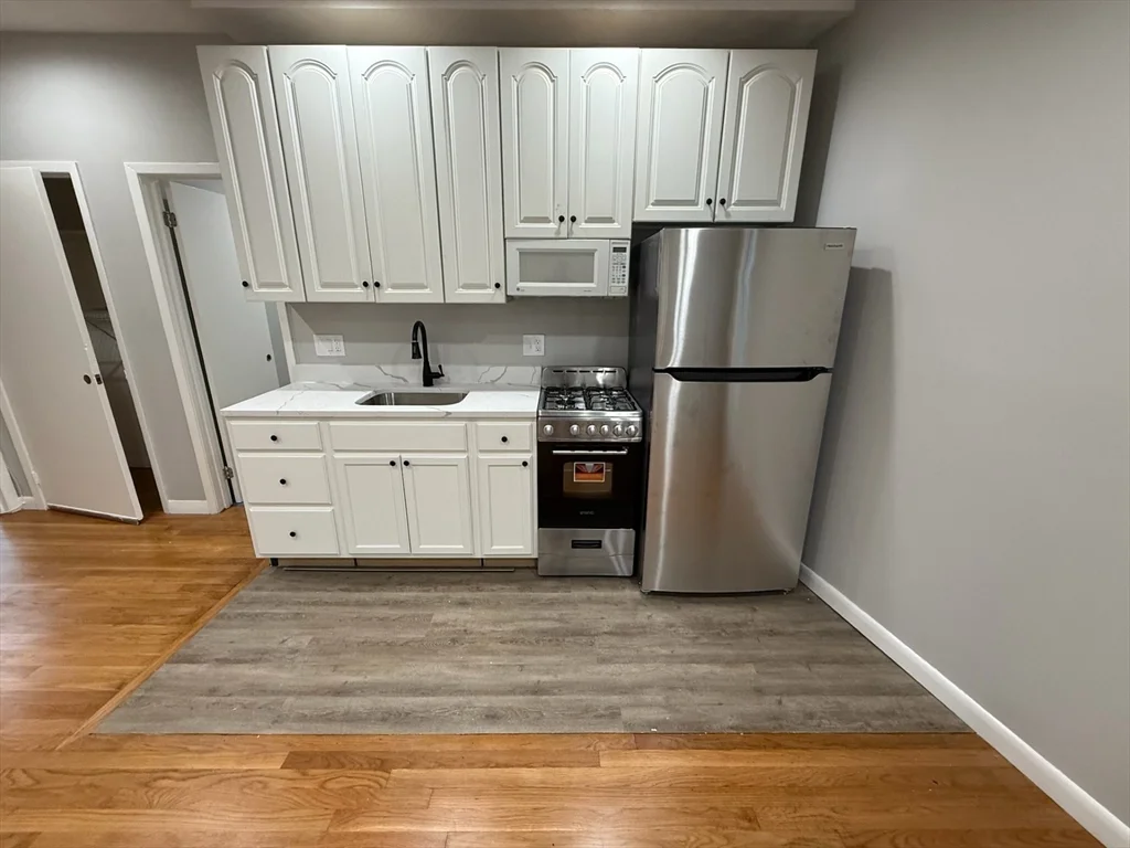 2 bed, 1 bath apartment for rent at 83 Haven St Unit 3C, Reading — photo 3 of 8