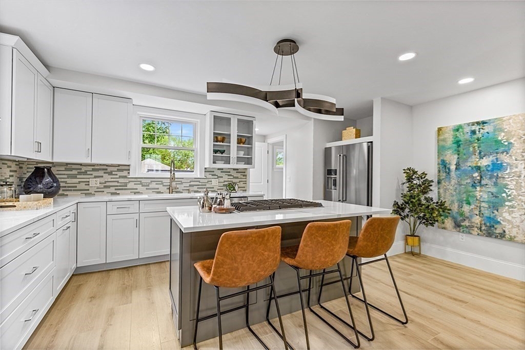 3 bed, 2 bath apartment for rent at 83 Hawthorn St Unit 83, Nonantum — photo 3 of 26
