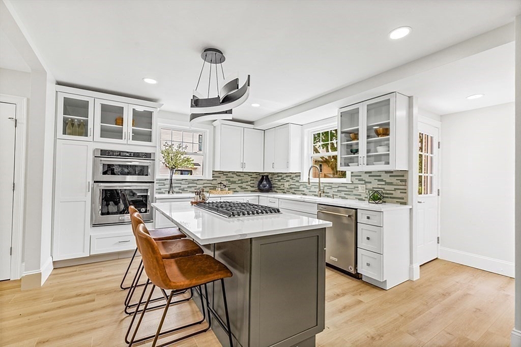 3 bed, 2 bath apartment for rent at 83 Hawthorn St Unit 83, Nonantum — photo 4 of 26