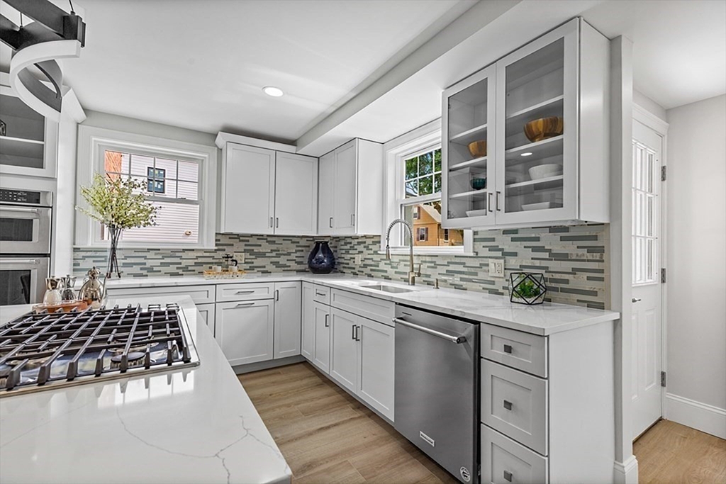 3 bed, 2 bath apartment for rent at 83 Hawthorn St Unit 83, Nonantum — photo 6 of 26