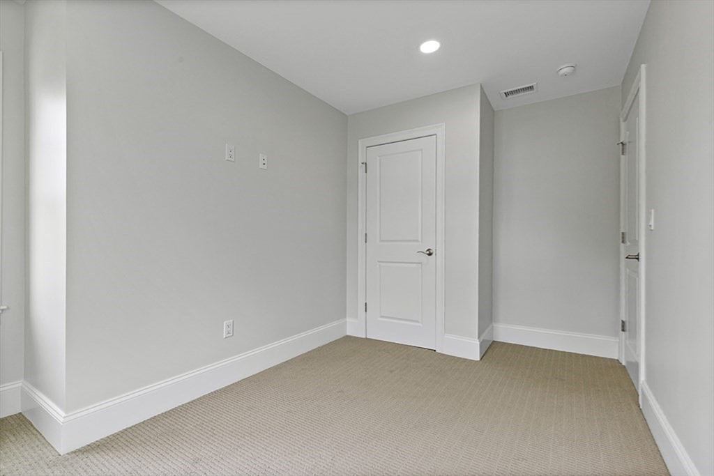 3 bed, 2 bath apartment for rent at 83 Hawthorn St Unit 83, Nonantum — photo 18 of 26