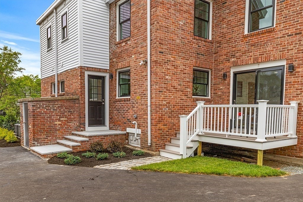 3 bed, 2 bath apartment for rent at 83 Hawthorn St Unit 83, Nonantum — photo 24 of 26
