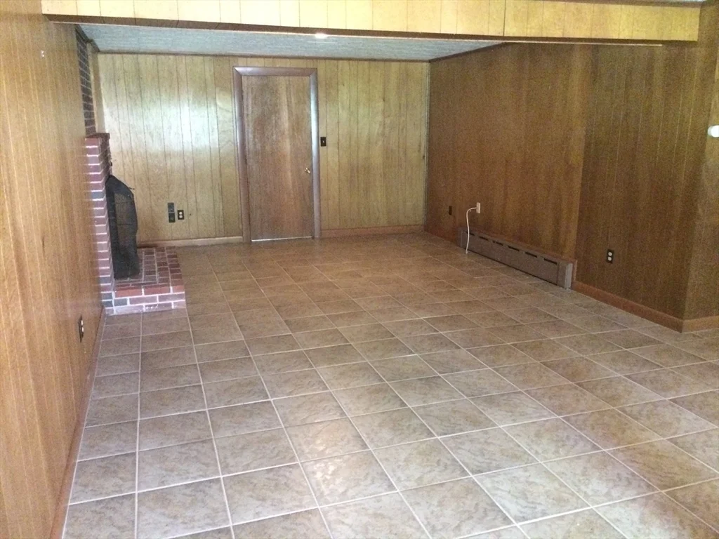 3 bed, 2 bath apartment for rent at 83 Helena St, Leominster — photo 14 of 16