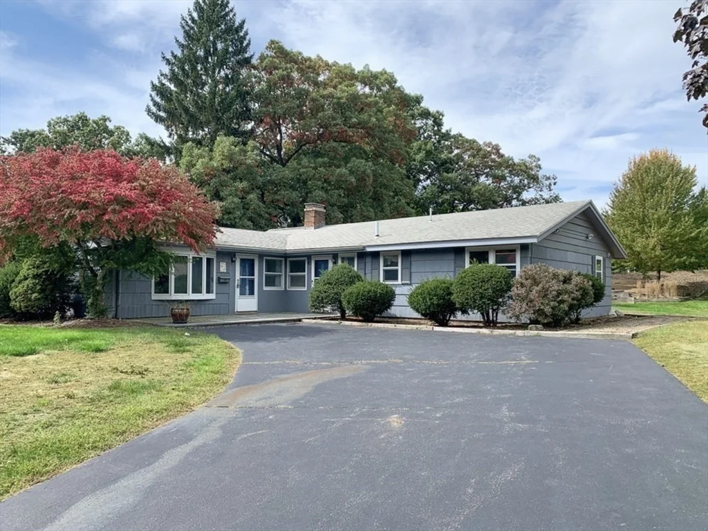 3 bed, 2 bath apartment for rent at 83 Joseph Rd, Saxonville