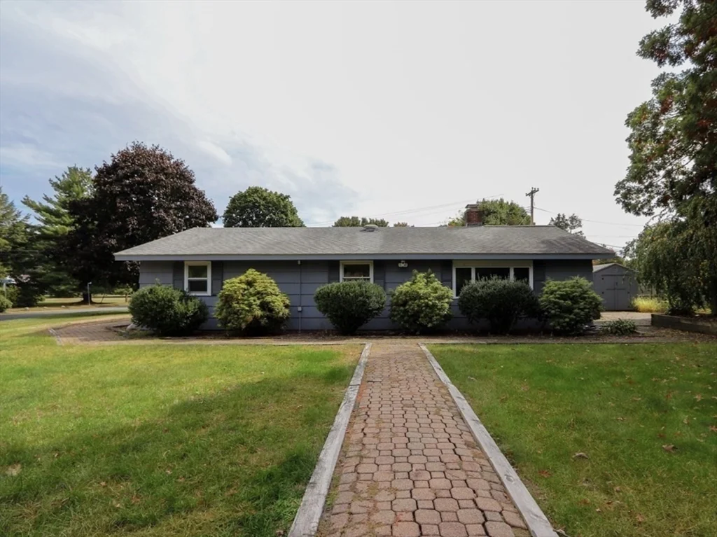 3 bed, 2 bath apartment for rent at 83 Joseph Rd, Saxonville — photo 2 of 21