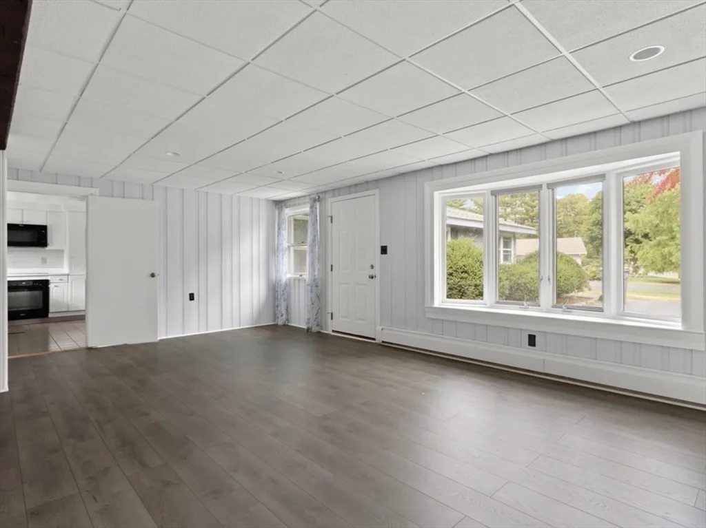 3 bed, 2 bath apartment for rent at 83 Joseph Rd, Saxonville — photo 13 of 21
