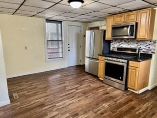 3 bed, 1 bath apartment for rent at 83 Lane St Unit 1, Lowell — photo 2 of 14