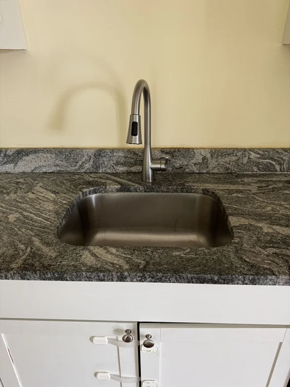 3 bed, 1 bath apartment for rent at 83 Lane St Unit 3, Highlands — photo 10 of 17