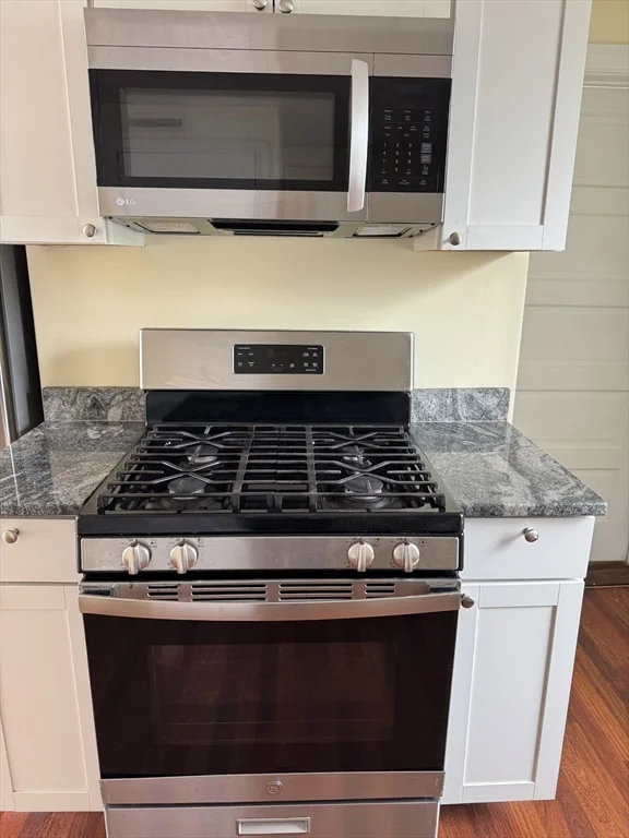 3 bed, 1 bath apartment for rent at 83 Lane St Unit 3, Highlands — photo 2 of 17