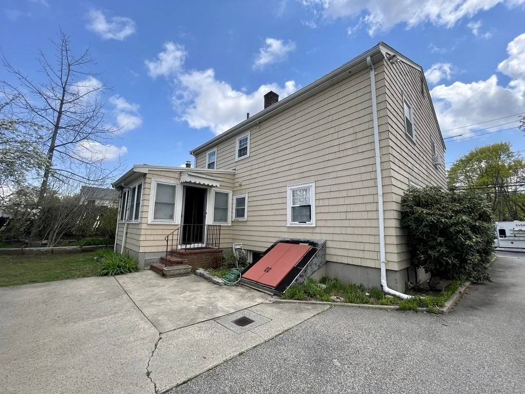 4 bed, 2 bath apartment for rent at 83 Lexington St Unit SF, Newton — photo 4 of 30