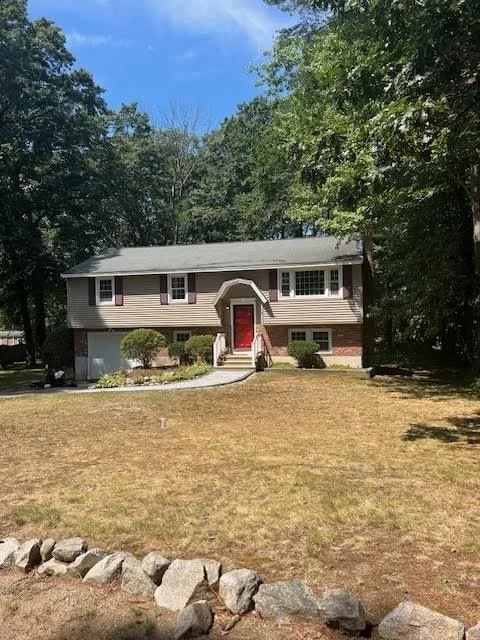3 bed, 1 bath apartment for rent at 83 Marblehead, North Reading — photo 2 of 20