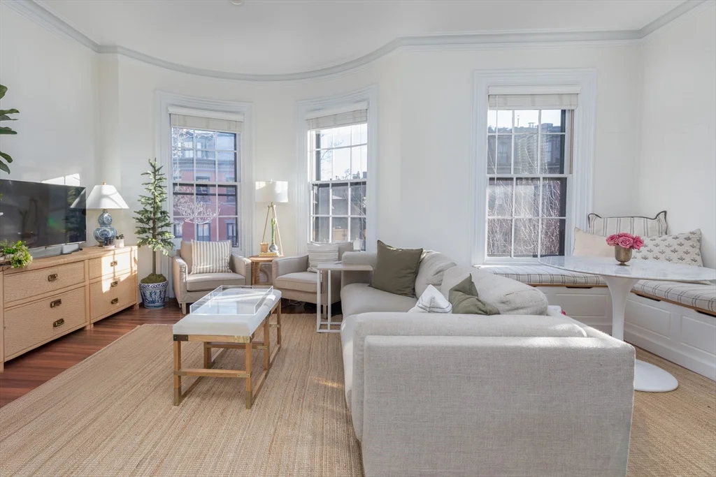 1 bed, 1 bath apartment for rent at 83 Montgomery Unit 2, South End