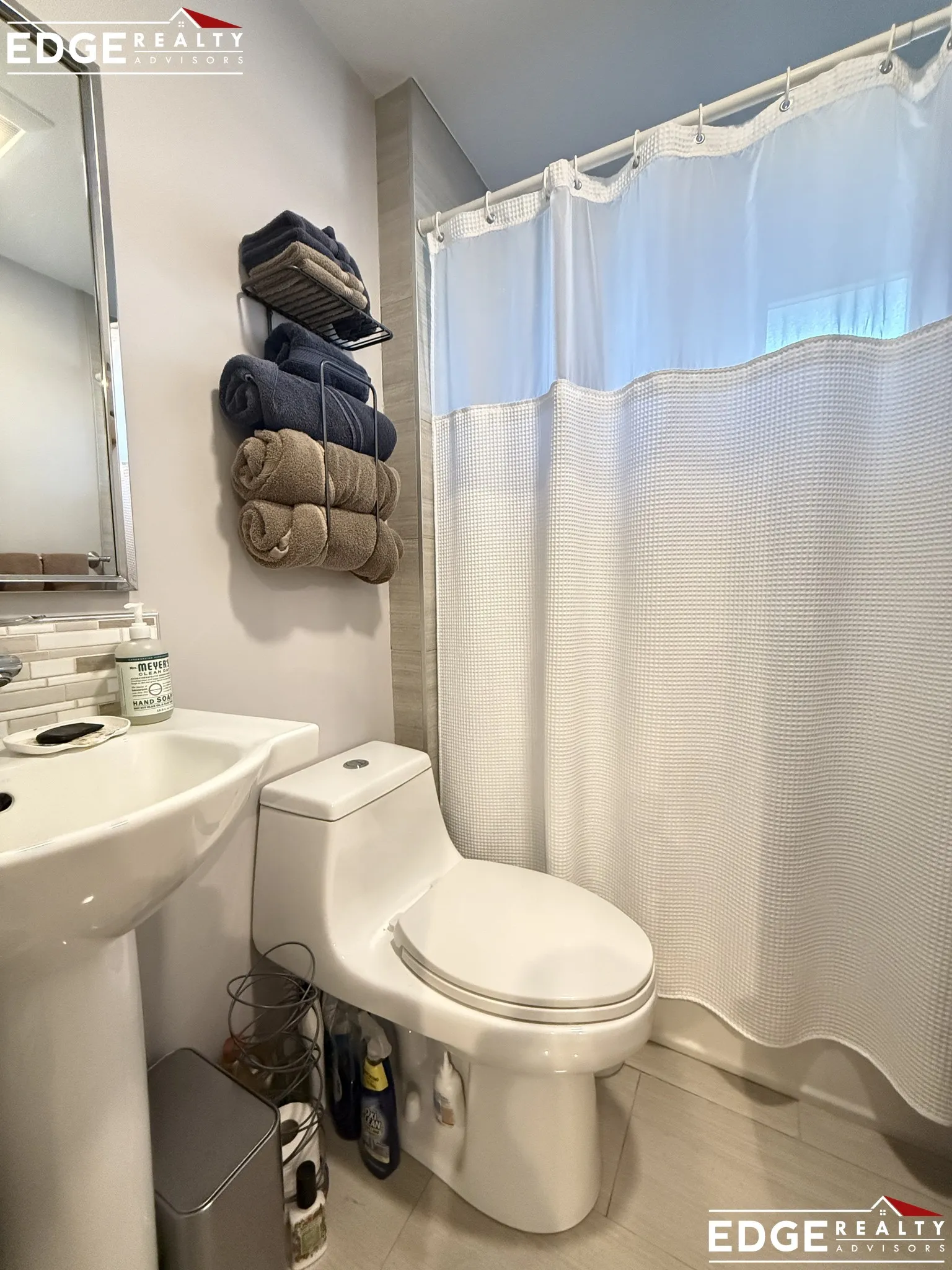 4 bed, 2 bath apartment for rent at 83 Newbury St Unit 1, Teele Square — photo 8 of 11