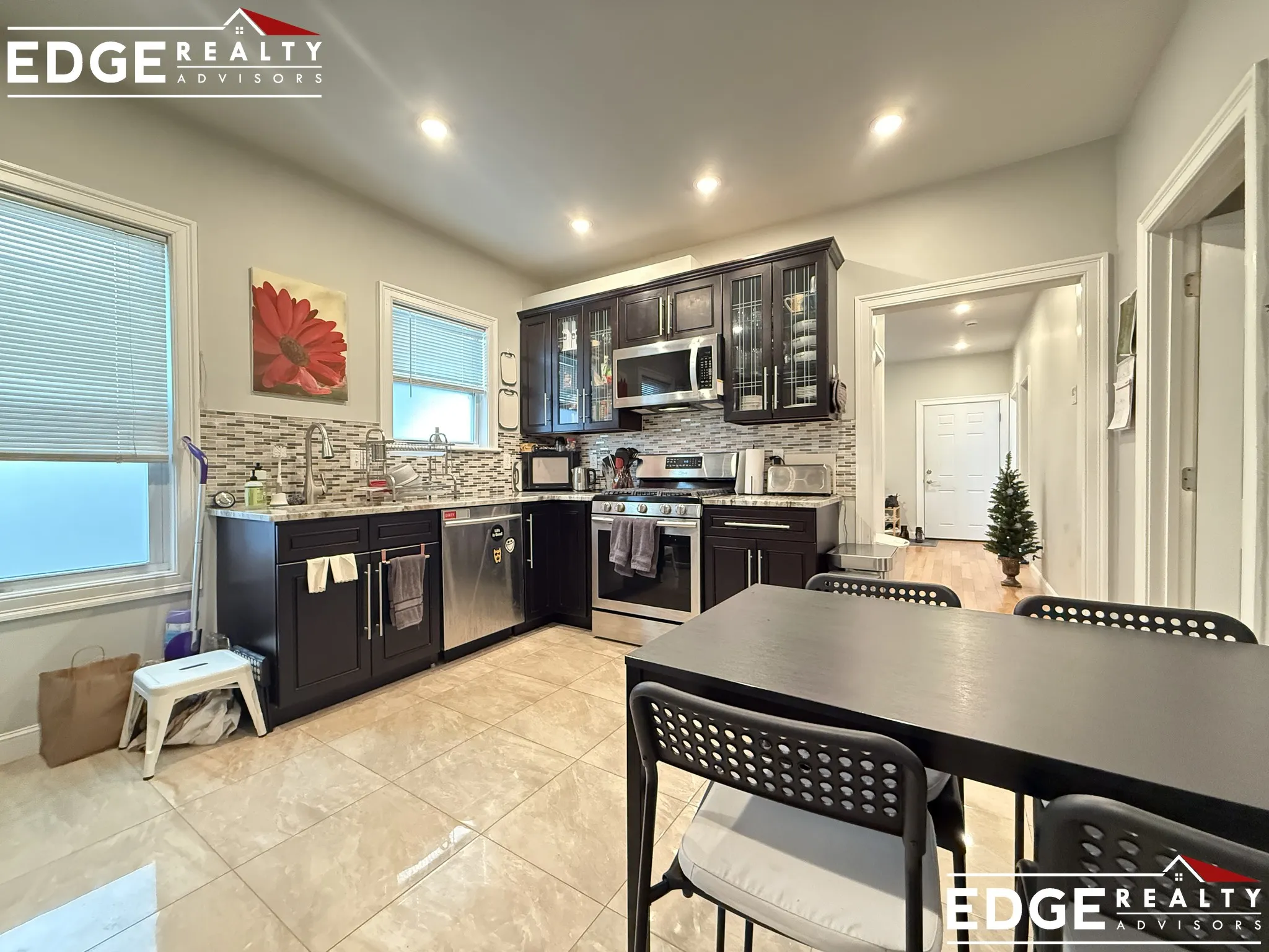 4 bed, 2 bath apartment for rent at 83 Newbury St Unit 1, Teele Square — photo 3 of 11