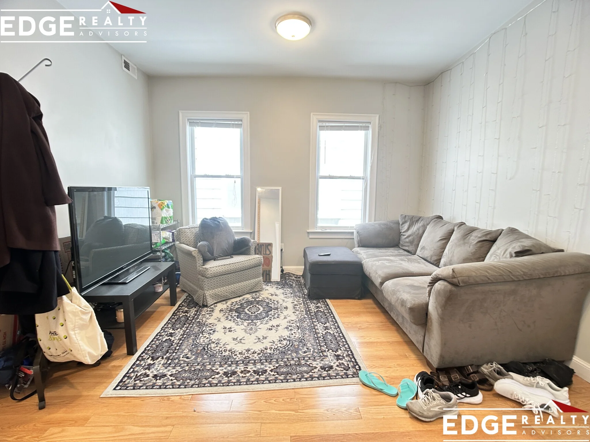 4 bed, 2 bath apartment for rent at 83 Newbury St Unit 2, Teele Square — photo 5 of 9