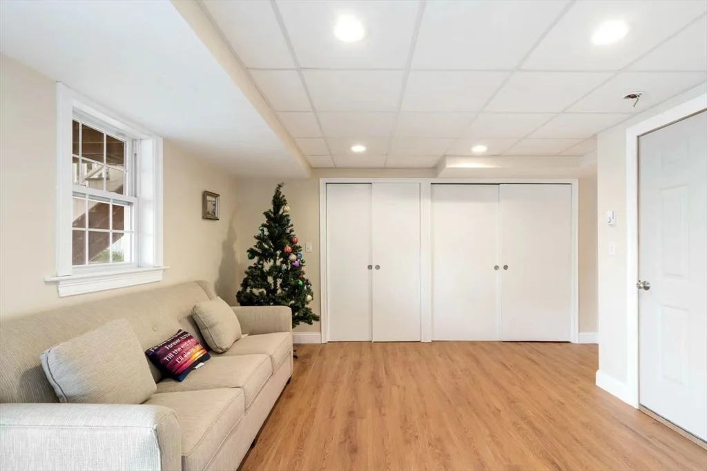 3 bed, 2 bath apartment for rent at 83 Orient Unit 83, Arlington — photo 4 of 22