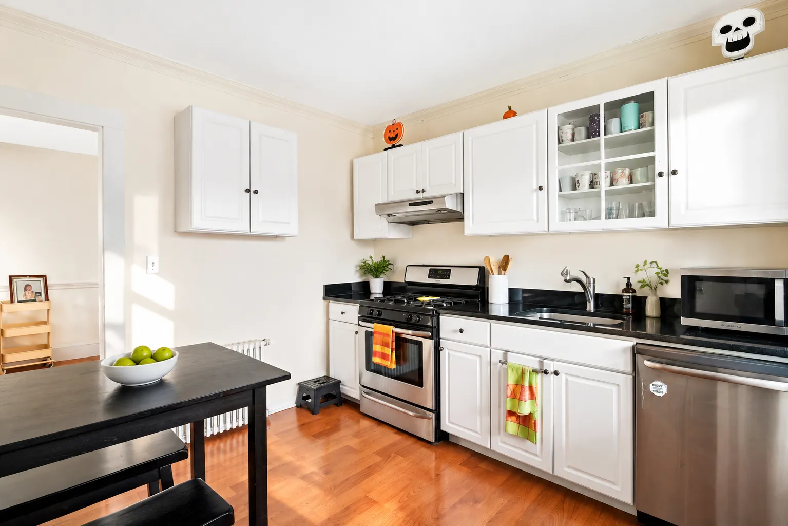 3 bed, 1 bath apartment for rent at 83 Parkton Rd Unit 2, Jamaica Plain — photo 5 of 14