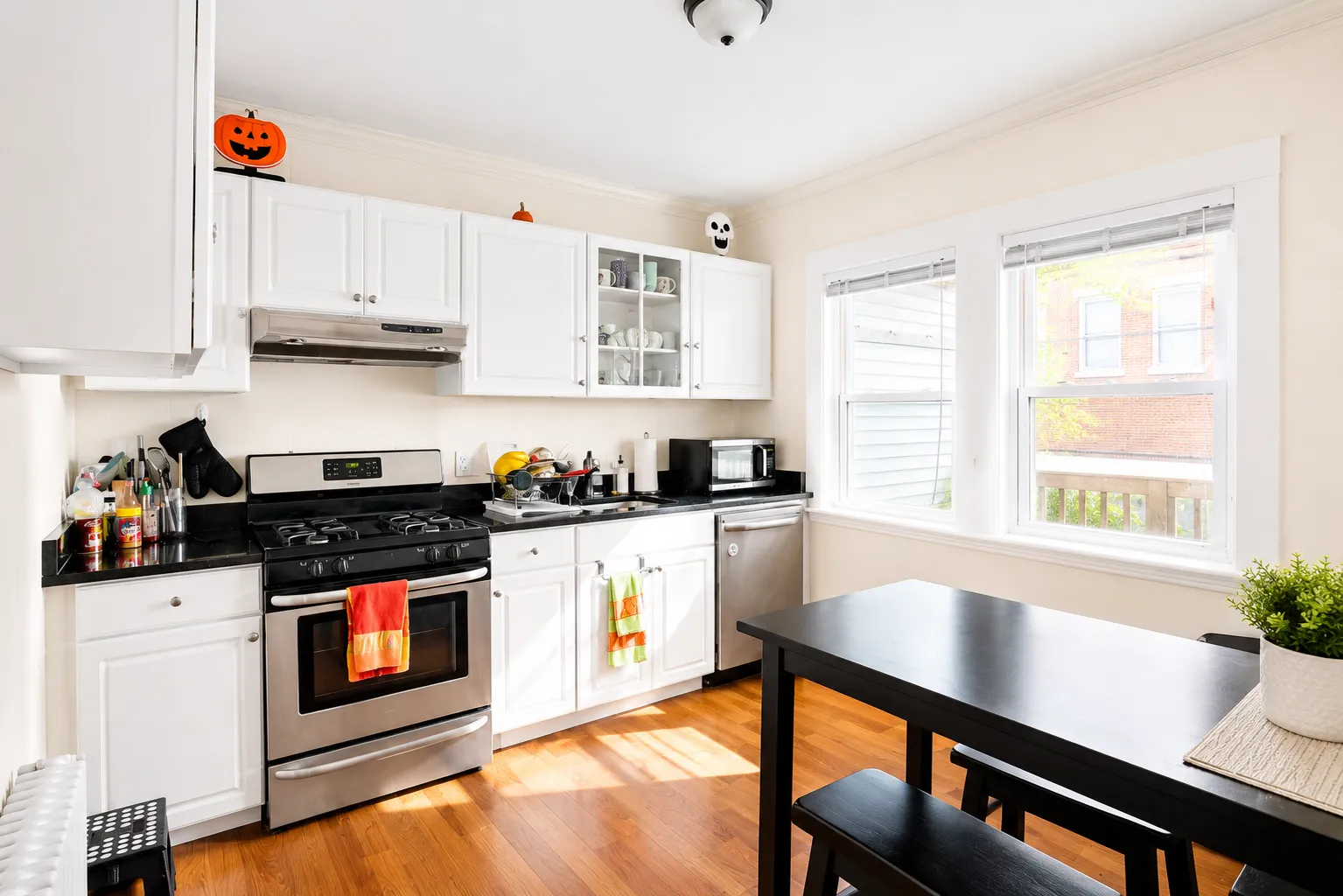 3 bed, 1 bath apartment for rent at 83 Parkton Rd Unit 2, Jamaica Plain — photo 3 of 14