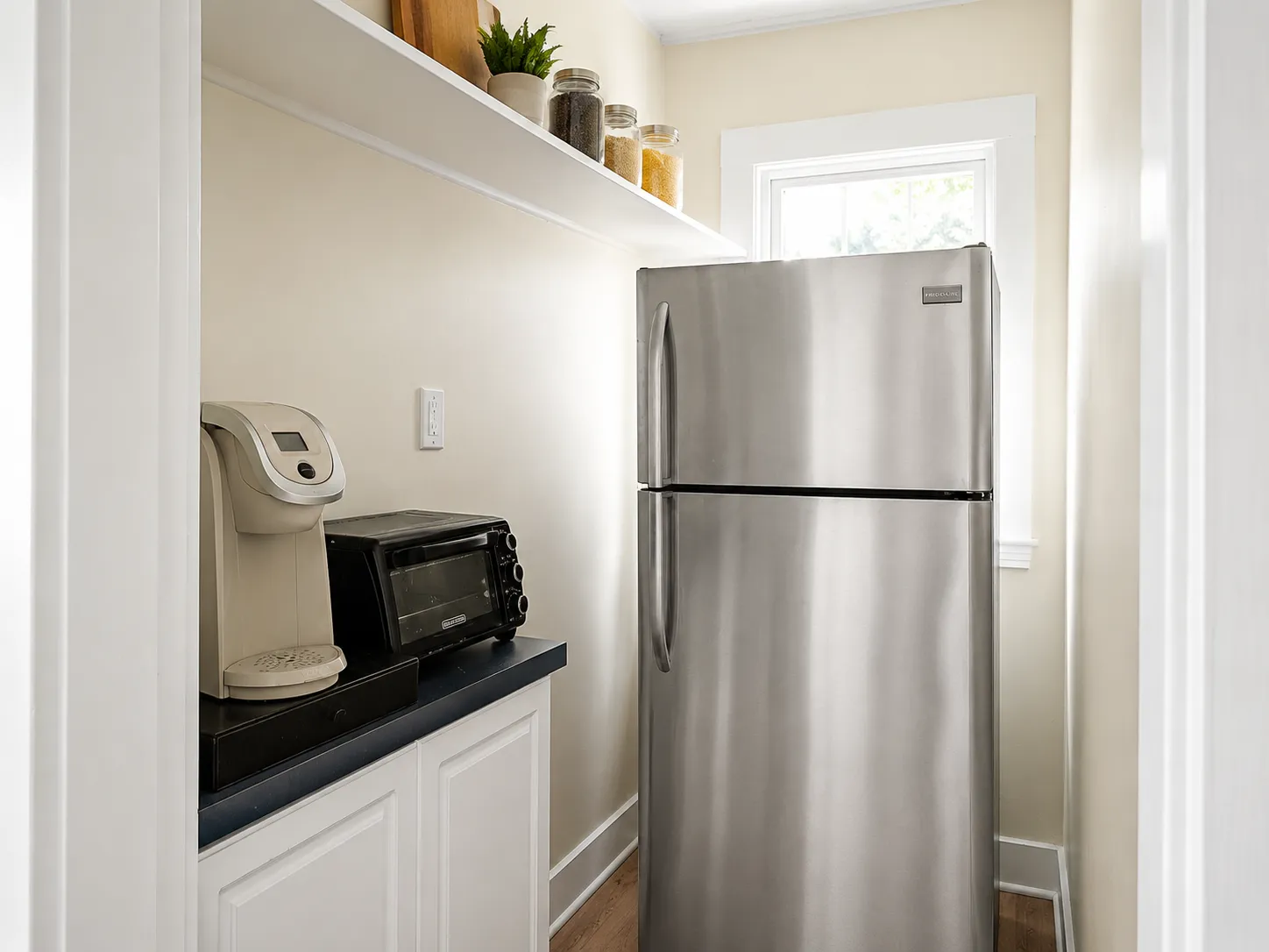 3 bed, 1 bath apartment for rent at 83 Parkton Rd Unit 2, Jamaica Plain — photo 6 of 14