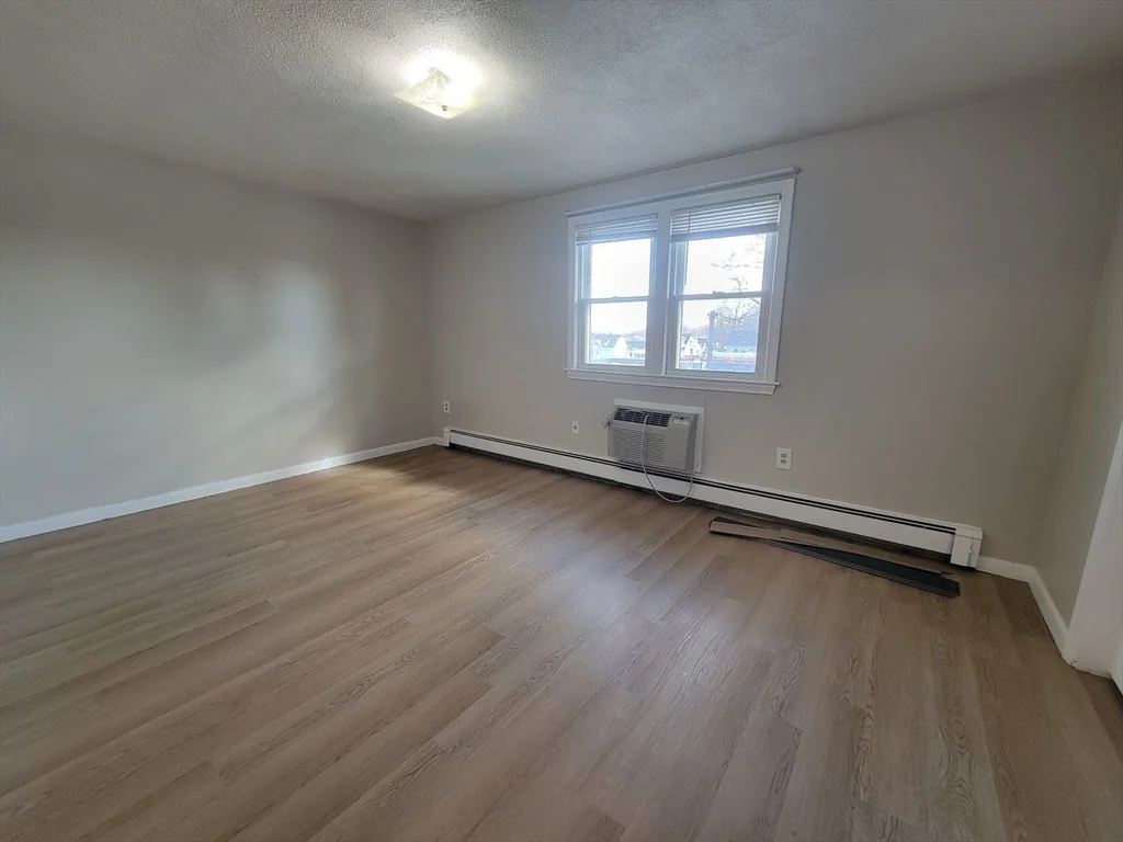 Studio bed, 1 bath apartment for rent at 83 Pleasant St Unit 2-4, Marlborough — photo 4 of 6