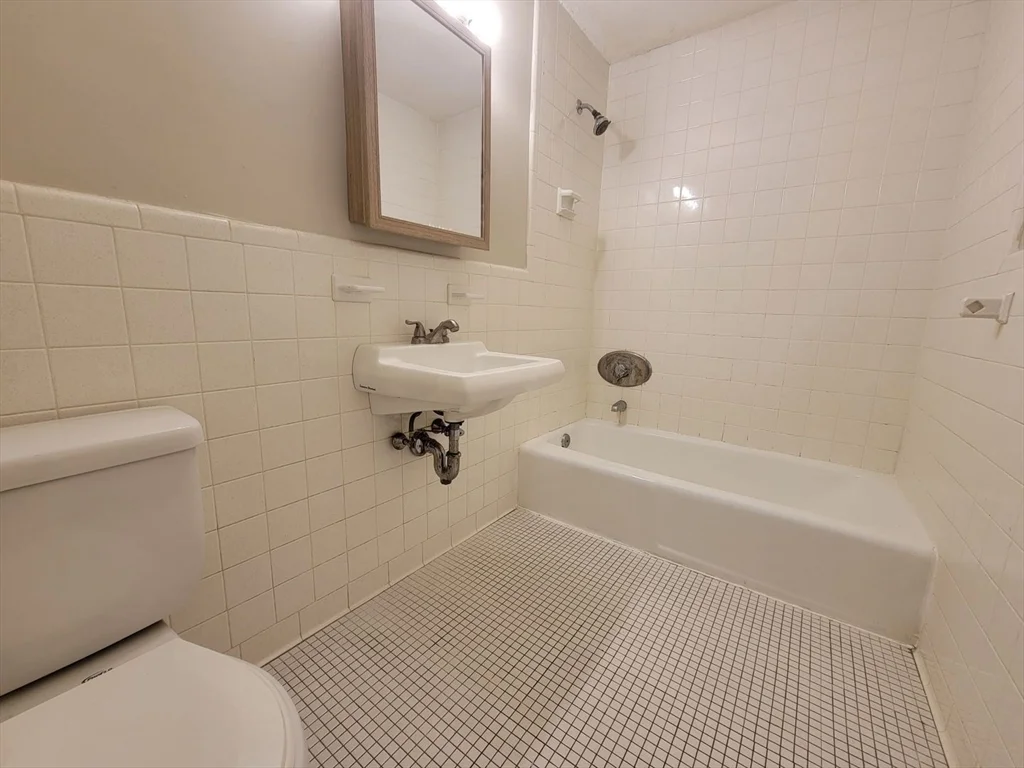 Studio bed, 1 bath apartment for rent at 83 Pleasant St Unit 2-4, Marlborough — photo 3 of 6