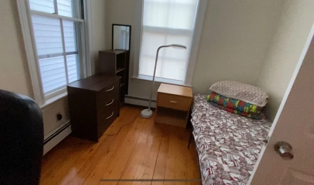 3 bed, 1 bath apartment for rent at 83 Putnam Ave Unit 1, Riverside — photo 5 of 12