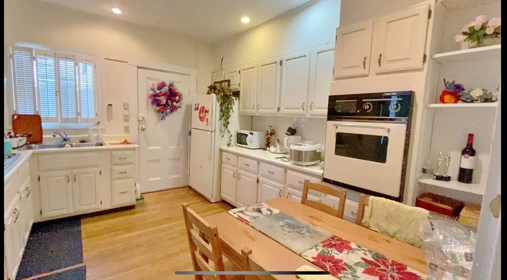 3 bed, 1 bath apartment for rent at 83 Putnam Ave Unit 1, Riverside — photo 1 of 12