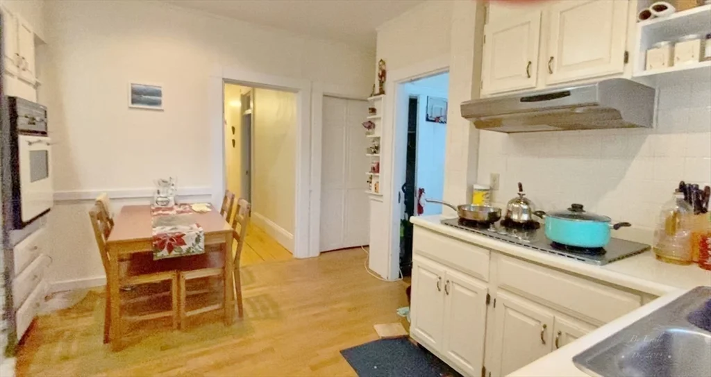 3 bed, 1 bath apartment for rent at 83 Putnam Ave Unit 1, Riverside — photo 3 of 12
